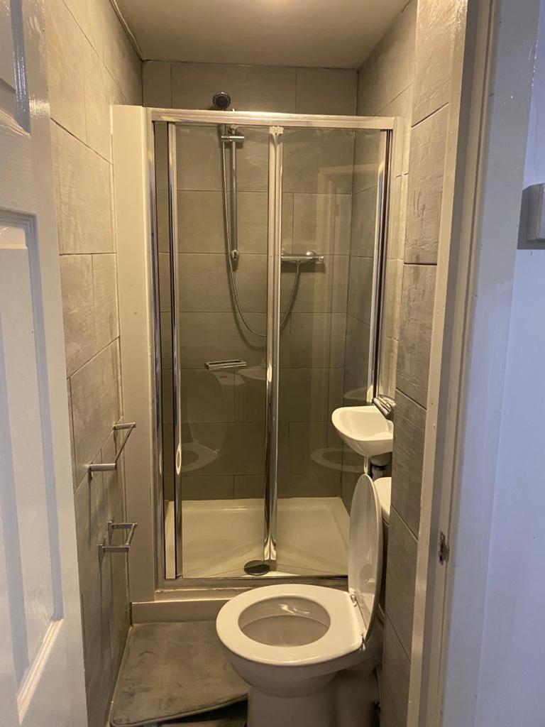 Double En-Suite Rooms Nevendon Экстерьер фото
